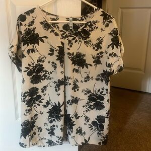 Woman’s Fashion Top!